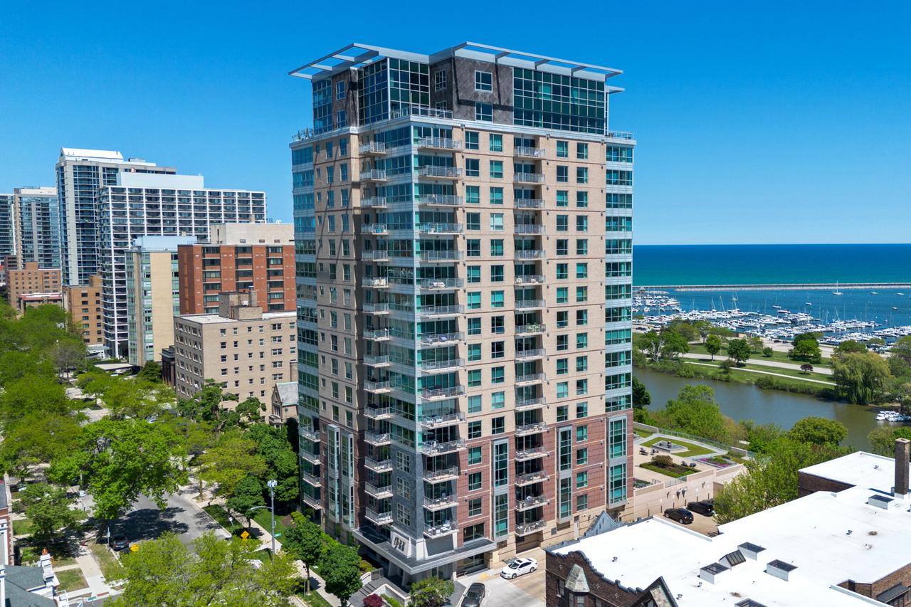 1522 N Prospect Ave #1704, Milwaukee, WI 53202