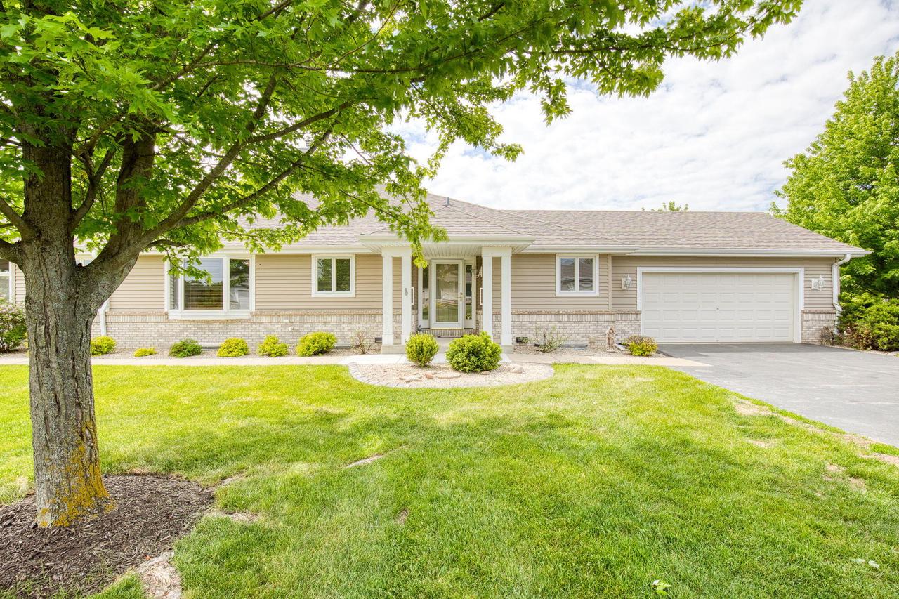 W173N7932 W Bluejay Ct, Menomonee Falls, WI 53051