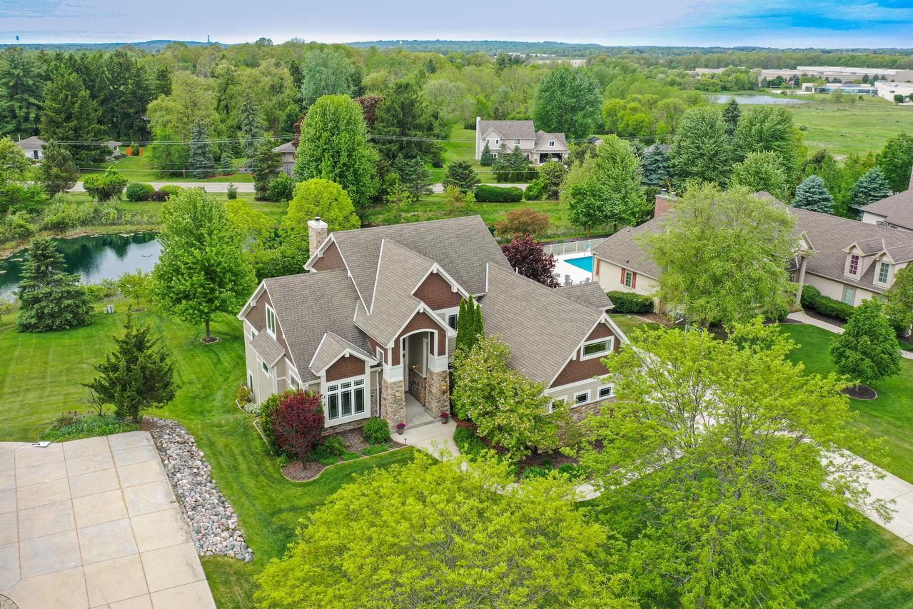 W218N5455 Taylors Woods Dr, Menomonee Falls, WI 53051
