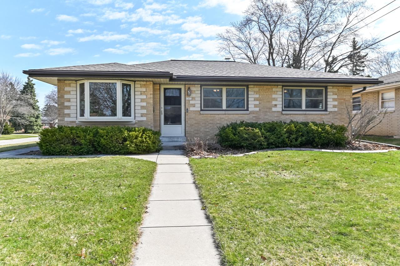 4404 S 63rd St, Greenfield, WI 53220