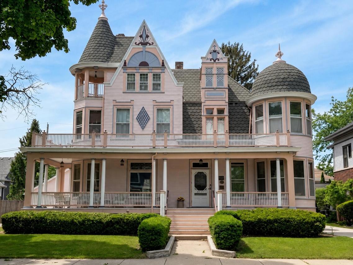1520 College Ave, Racine, WI 53403