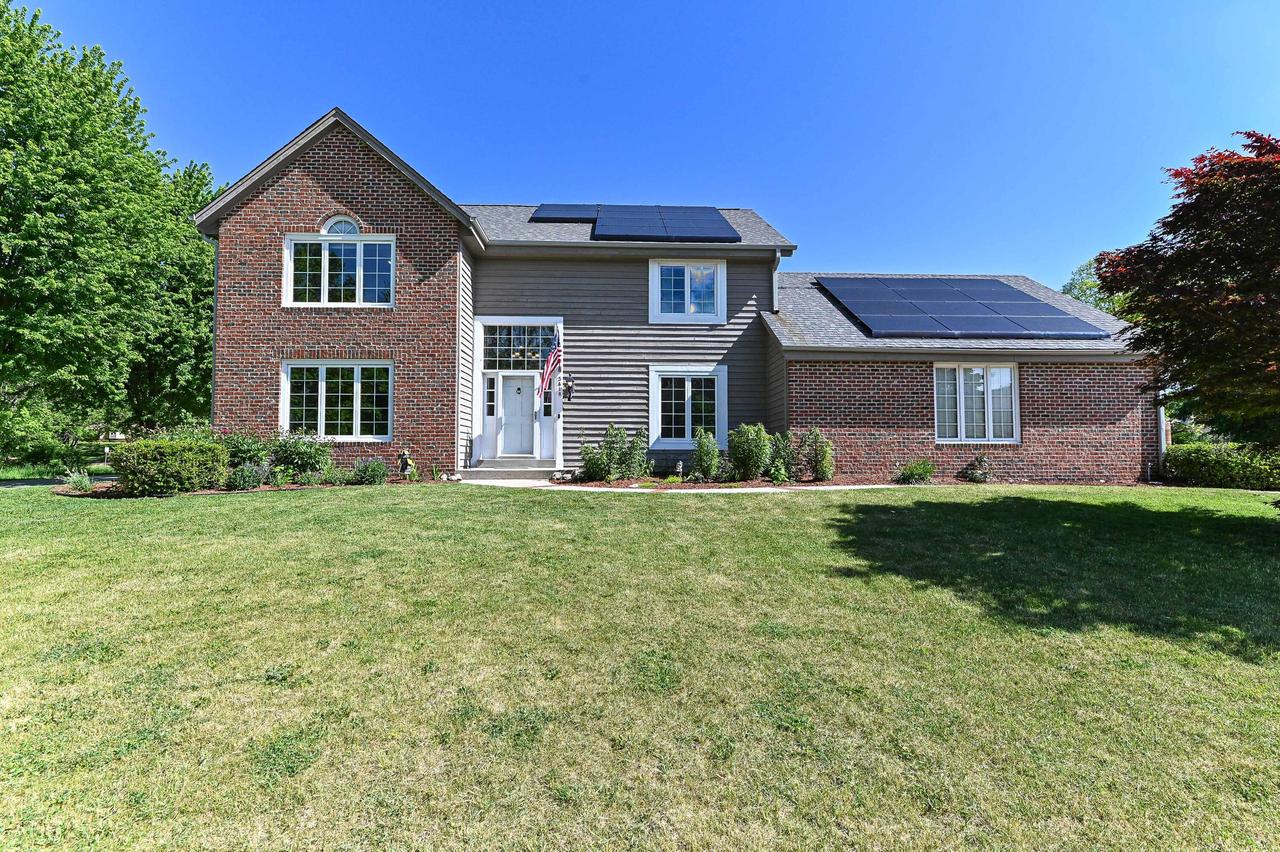 3418 Ridgeline Dr, Waukesha, WI 53188