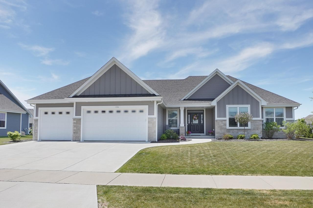 1534 Fay Ln, Oconomowoc, WI 53066