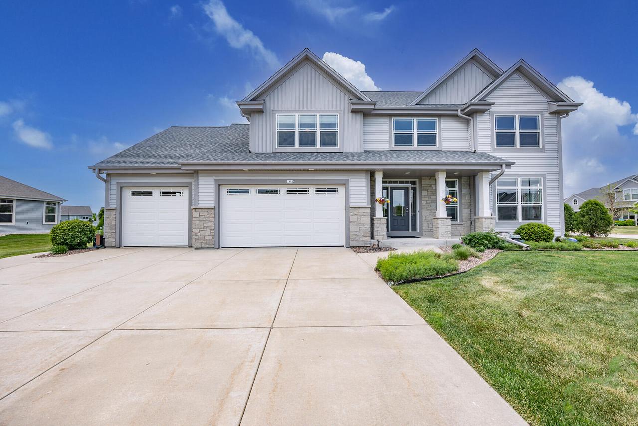 1480 Prairie Creek, Oconomowoc, WI 53066