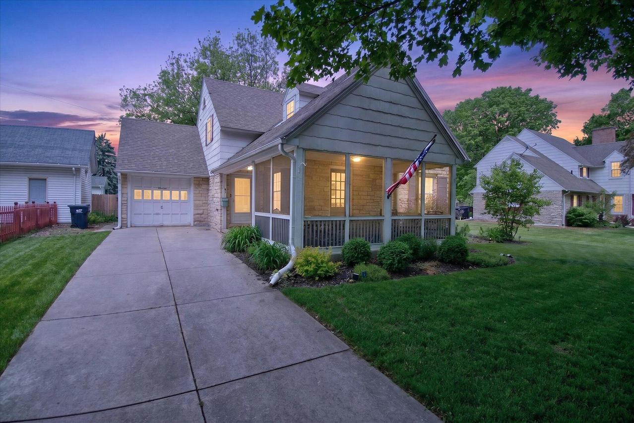 14 E Rockwell St, Elkhorn, WI 53121