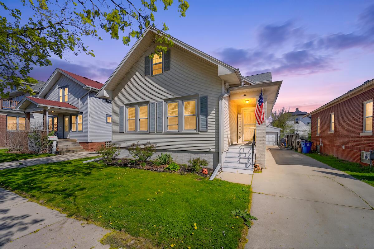 1238 Romayne Ave, Racine, WI 53402