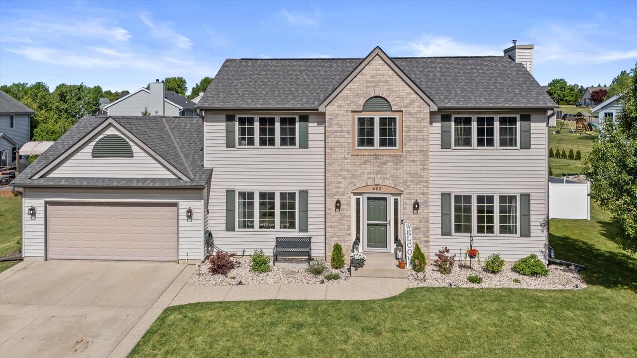 602 Woodland Cir, Waterford, WI 53185