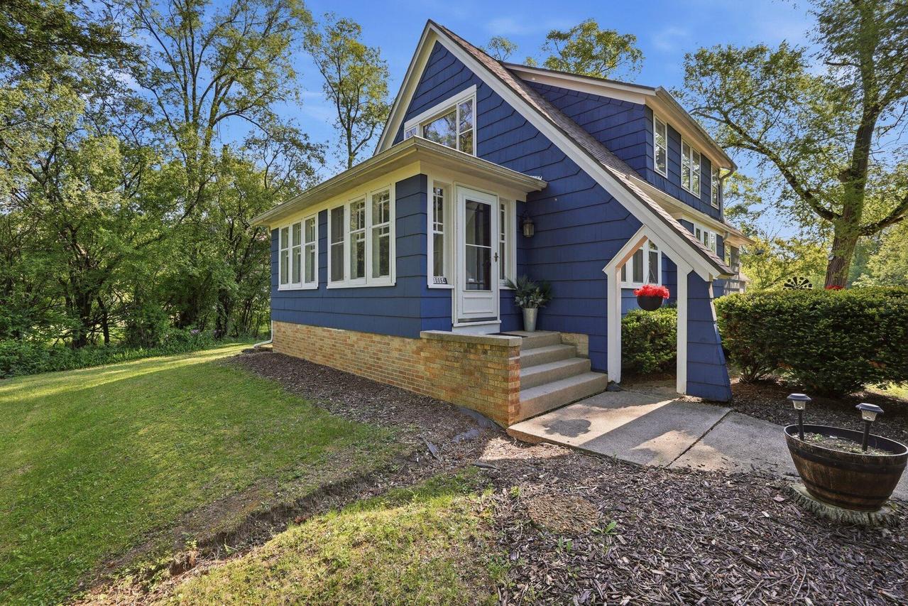 10064 N Cedarburg Rd, Mequon, WI 53092