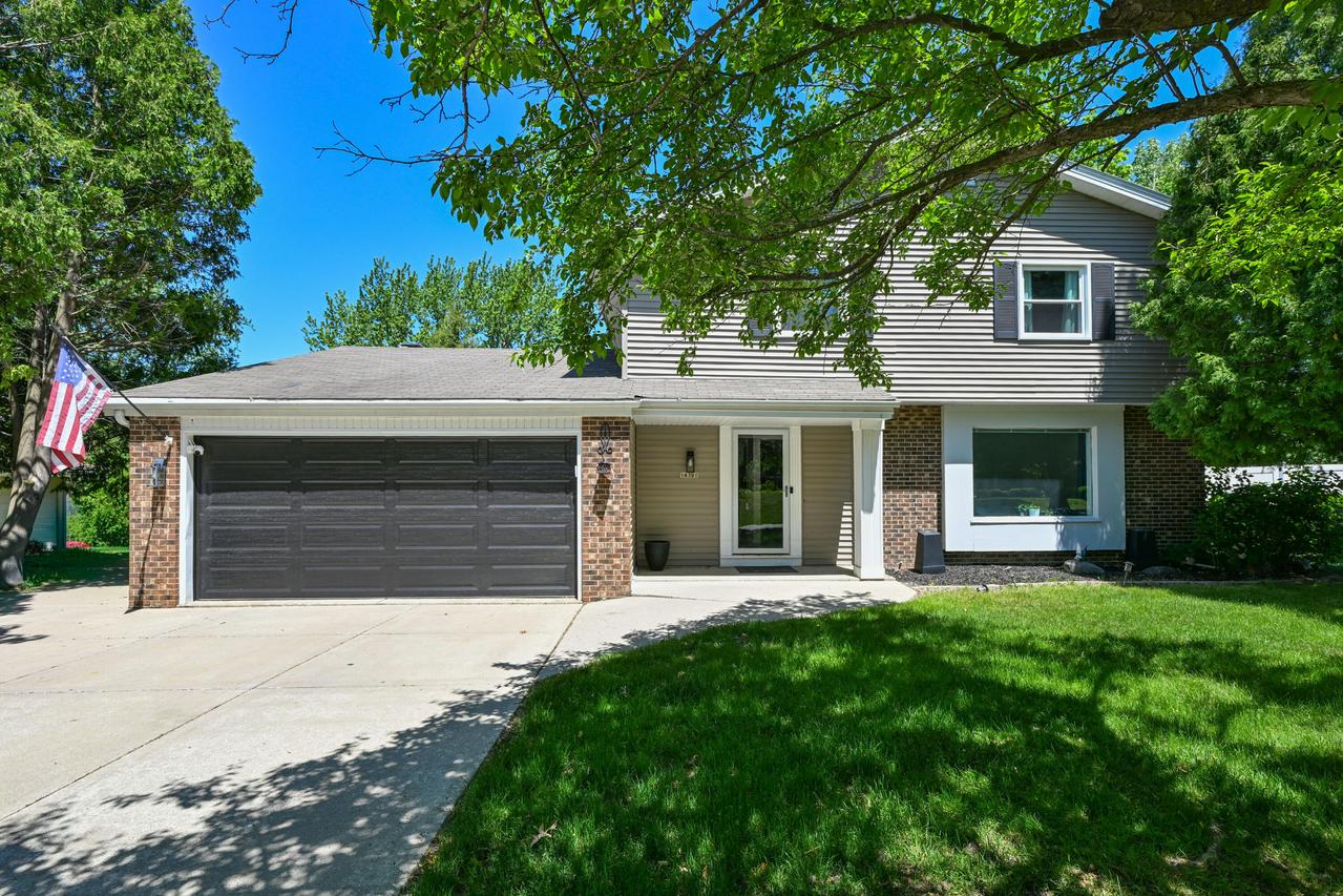 14390 W Wilbur Dr, New Berlin, WI 53151