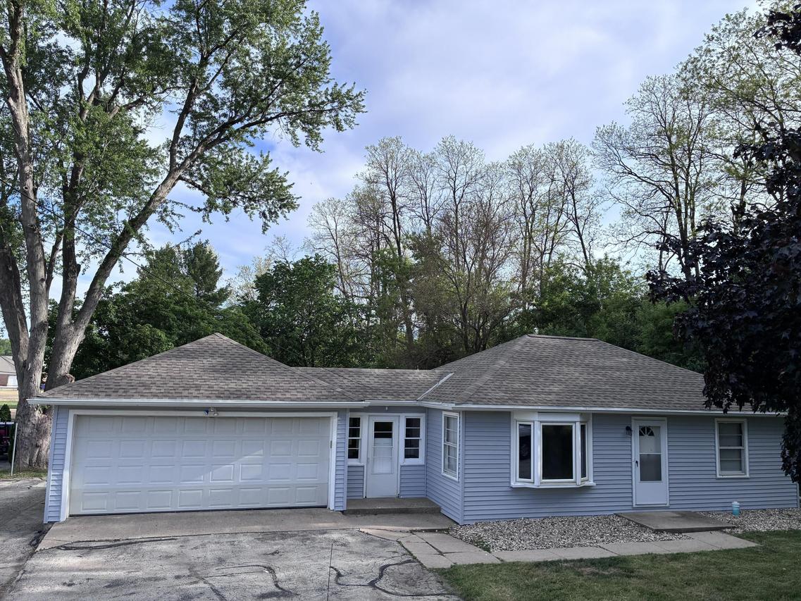 2407 Summit Ave, Waukesha, WI 53188