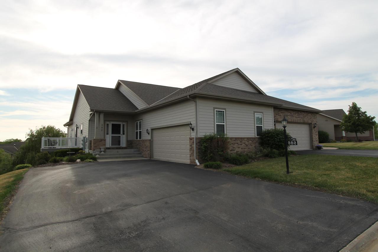 282 Settlement Dr, Rochester, WI 53105