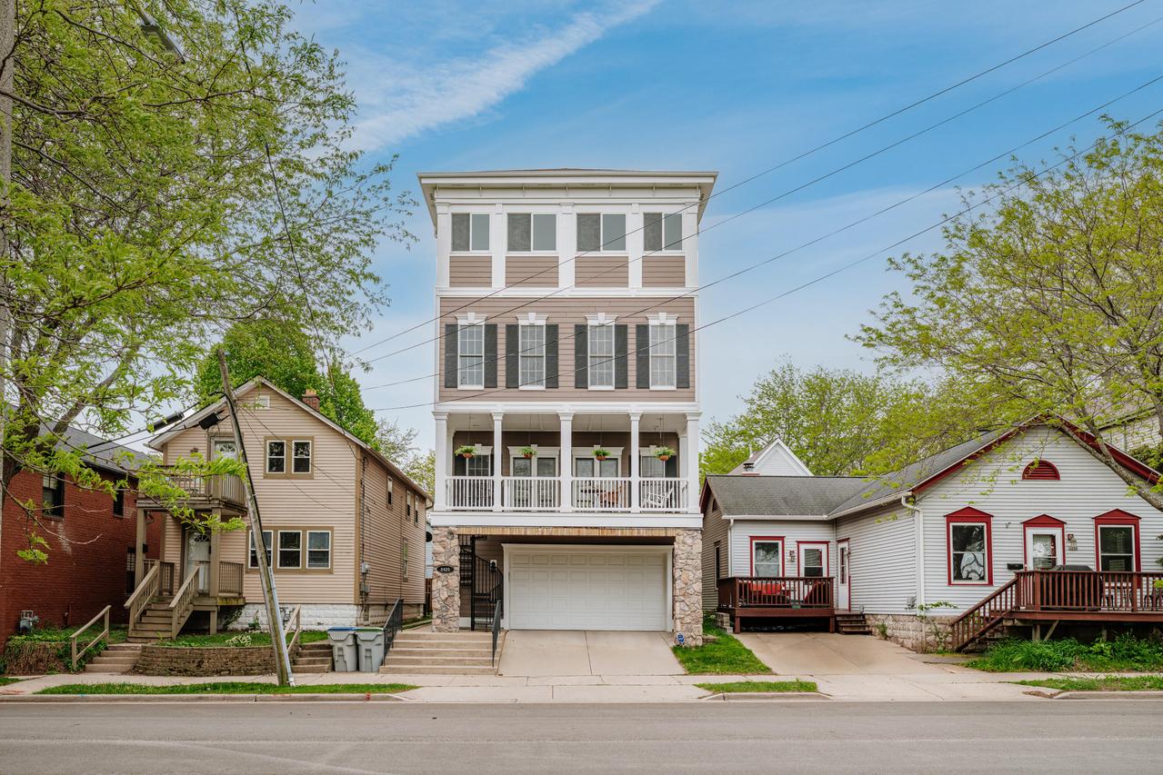 2425 S Superior St, Milwaukee, WI 53207