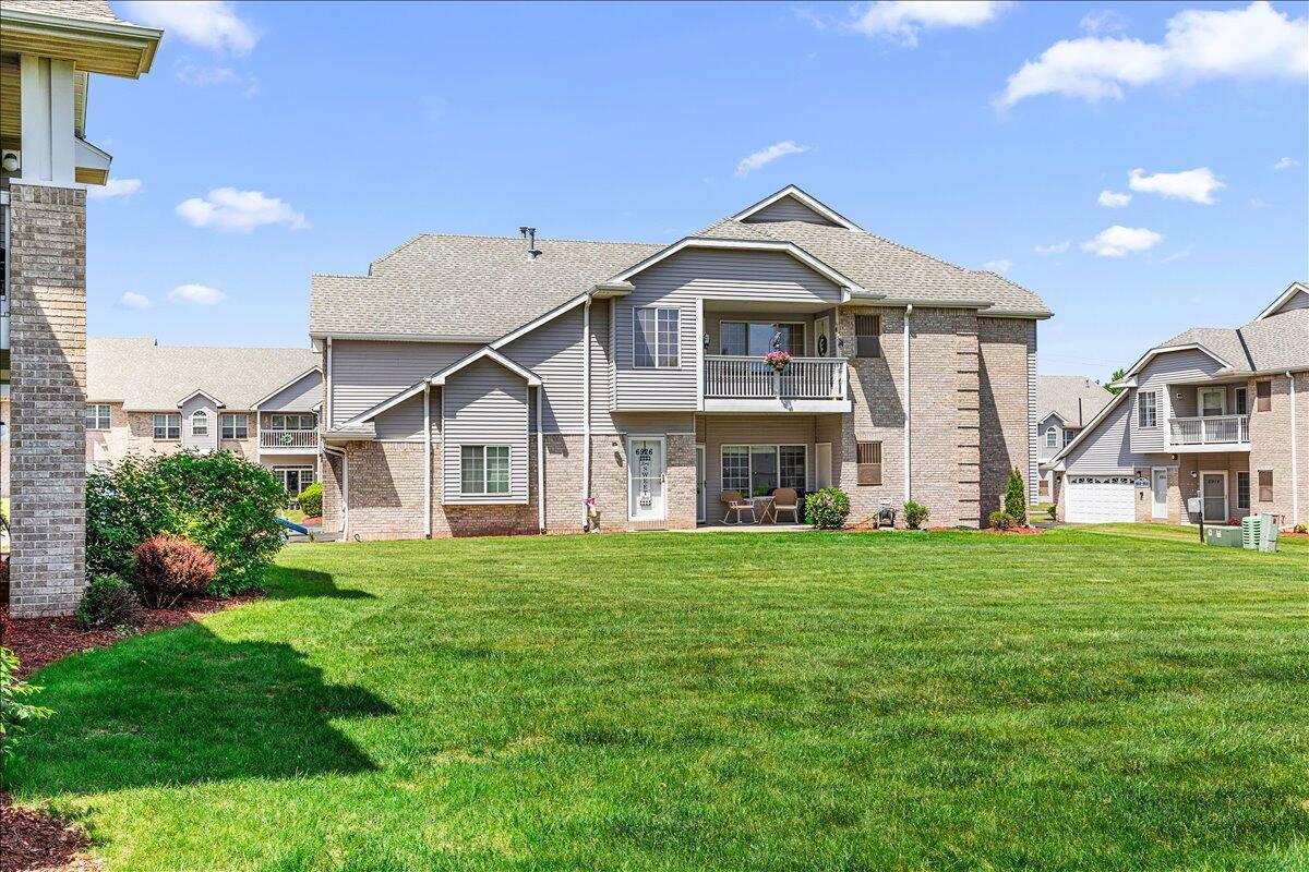 6924 S Rolling Meadows, Oak Creek, WI 53154