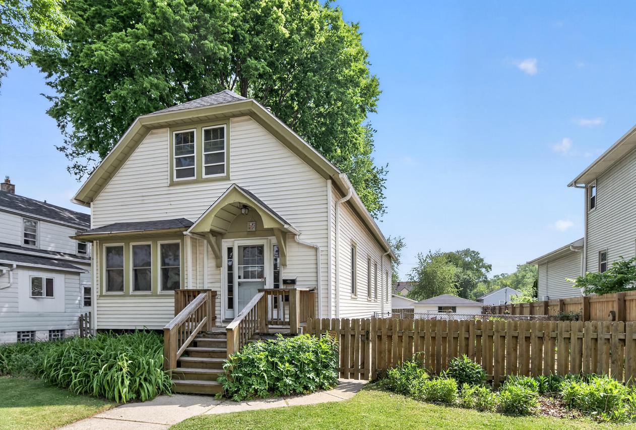 2832 S Burrell St, Milwaukee, WI 53207