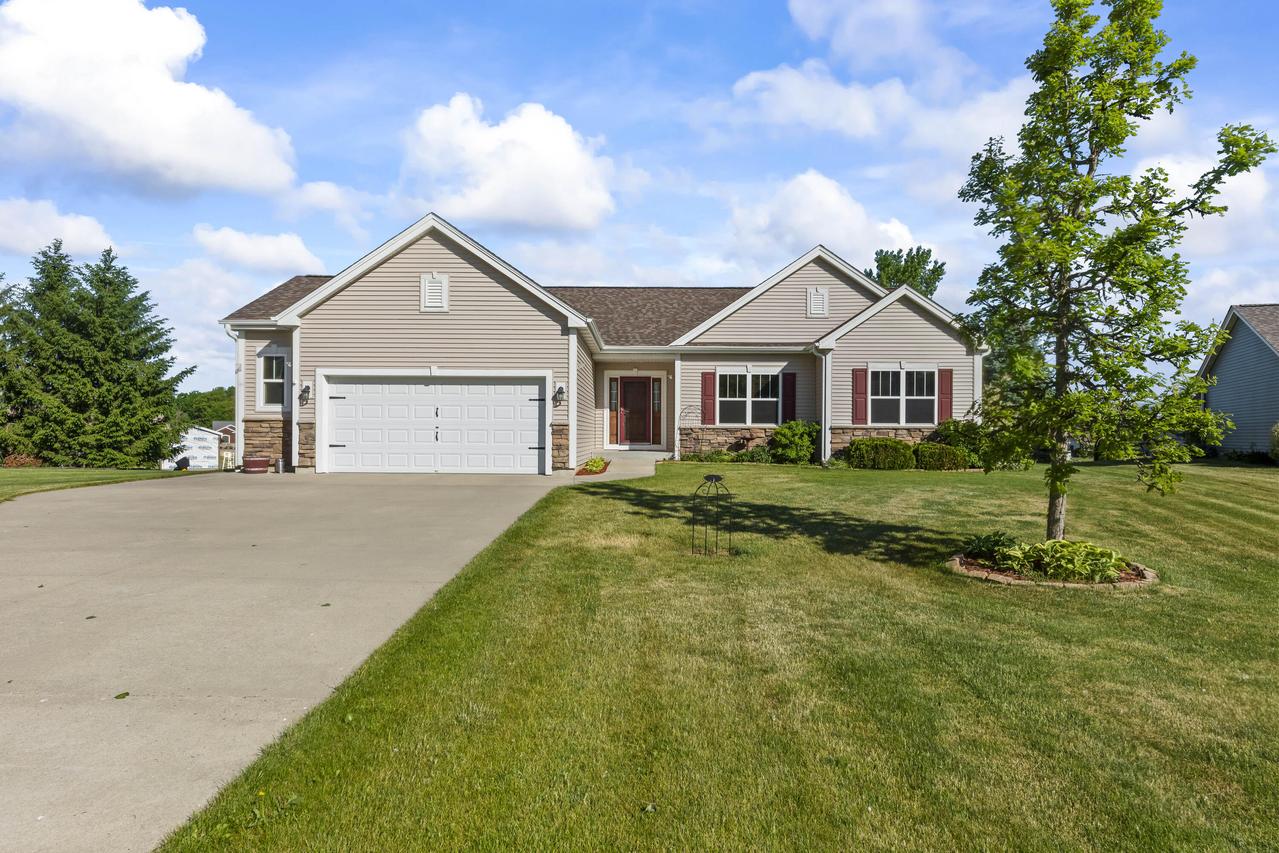 N7933 Forest Dr, Ixonia, WI 53036