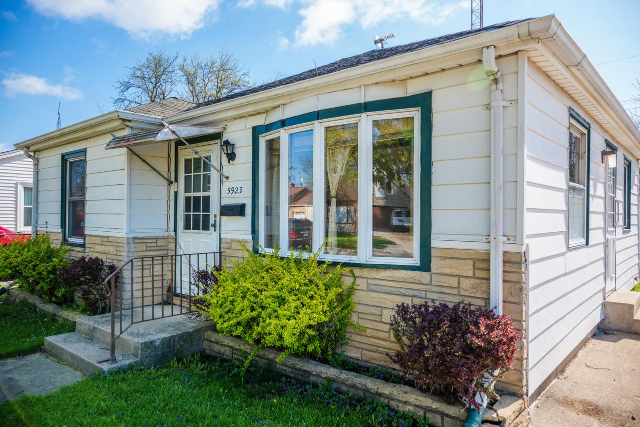 5923 44th Ave, Kenosha, WI 53144