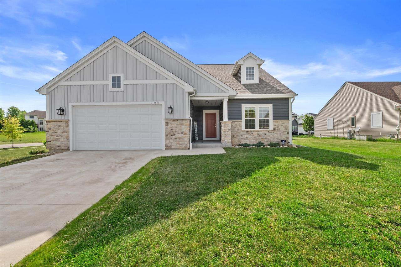 1018 Cascade Cir, Hartford, WI 53027