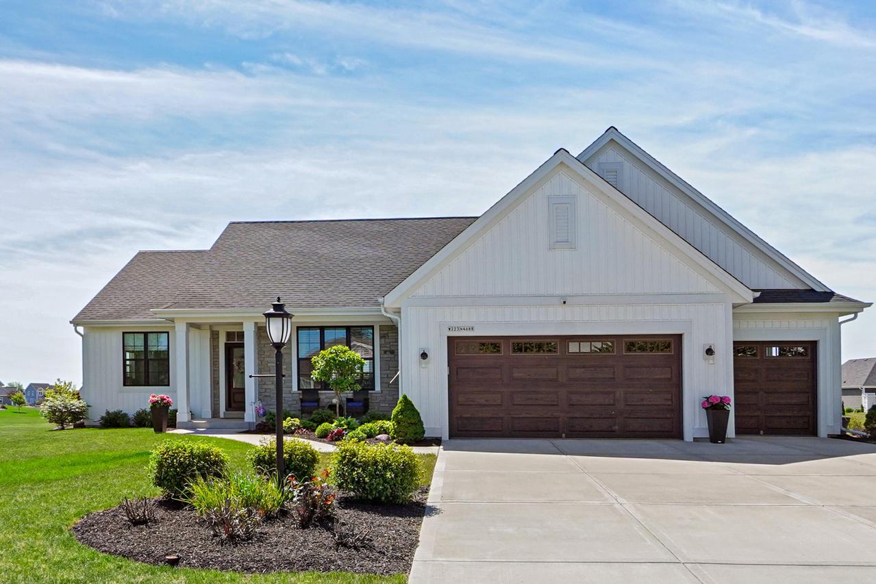 W223N4688 Seven Oaks Dr, Pewaukee, WI 53072