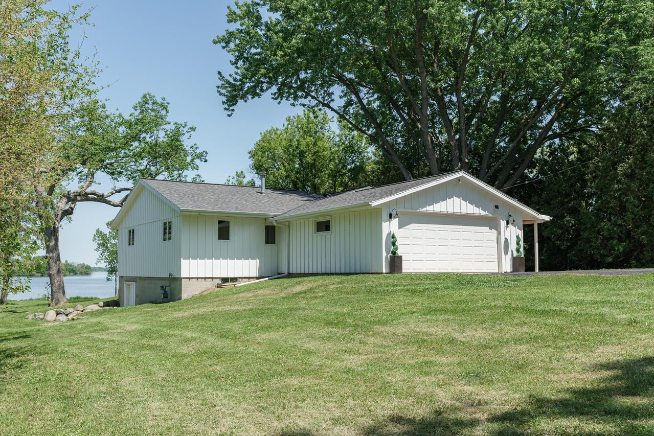W4428 E Lakeview Rd, Hustisford, WI 53034