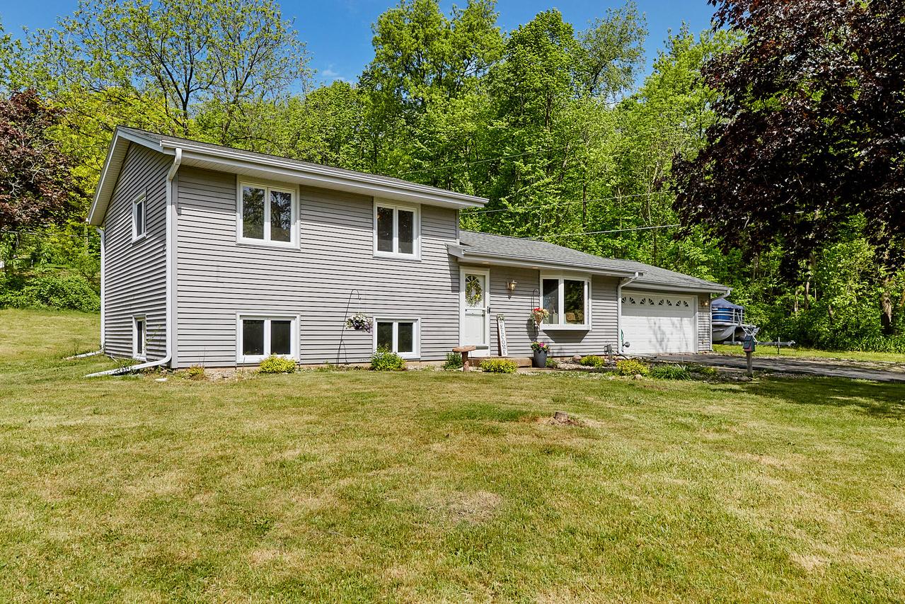 W278S8705 Lookout Ln, Vernon, WI 53149