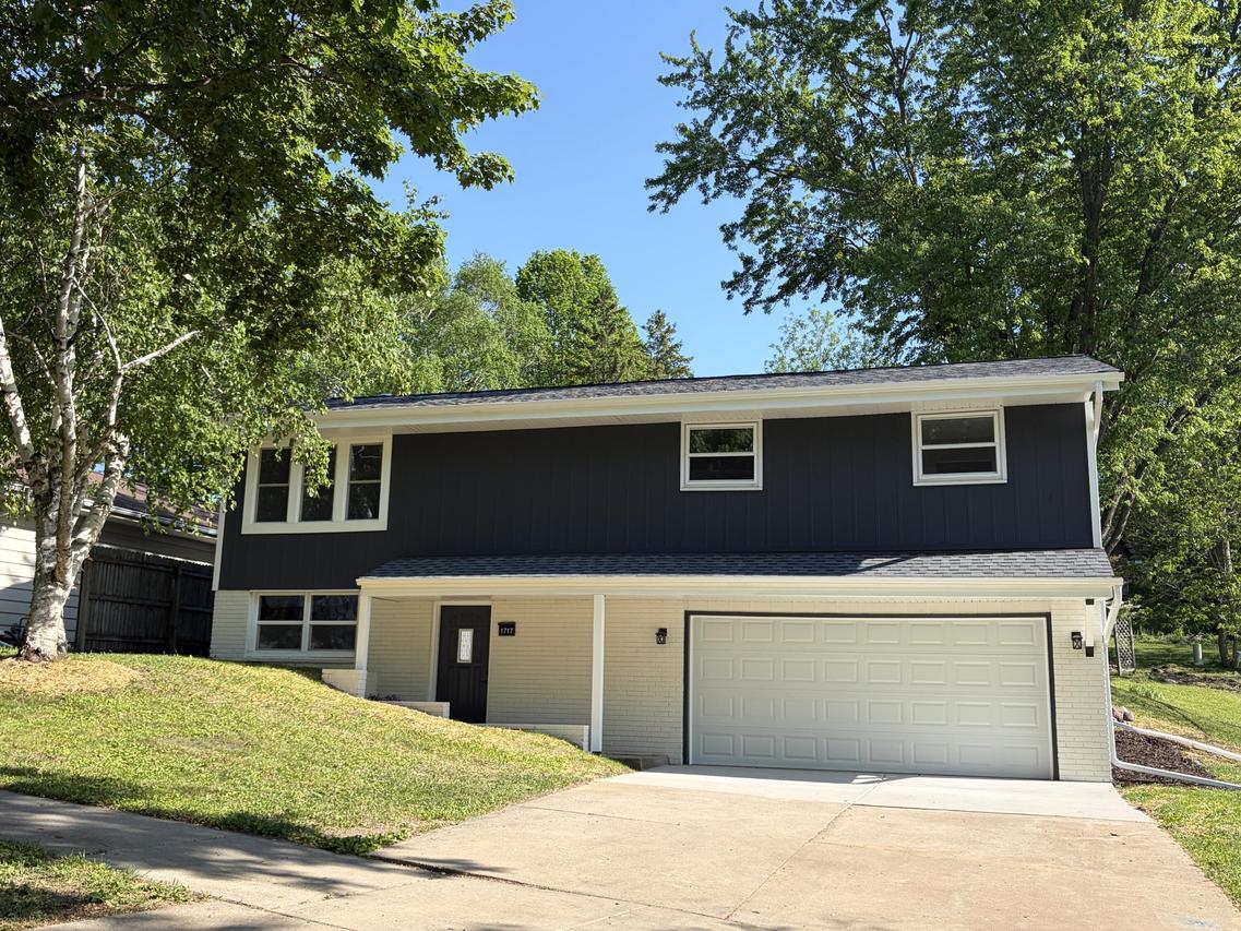 1717 Sunset Ridge, West Bend, WI 53090