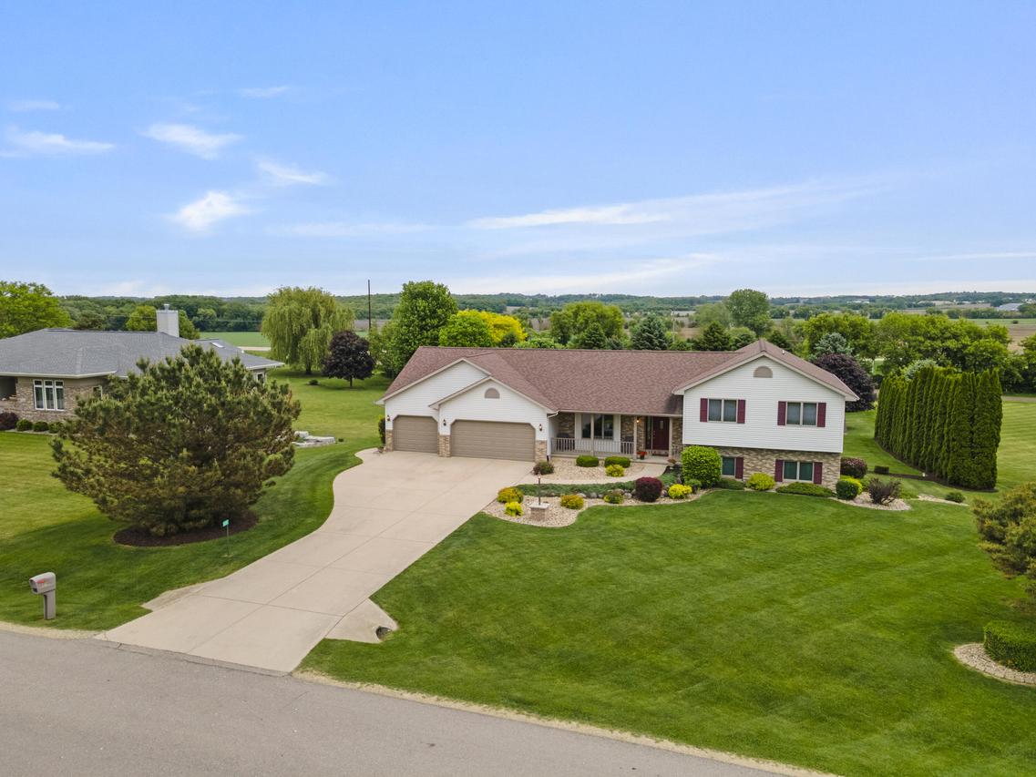 3658 Graham Paige Rd, Cottage Grove, WI 53527