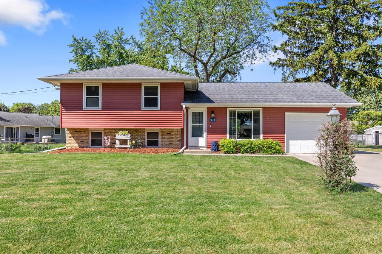414 11th Ave, Onalaska, WI 54650