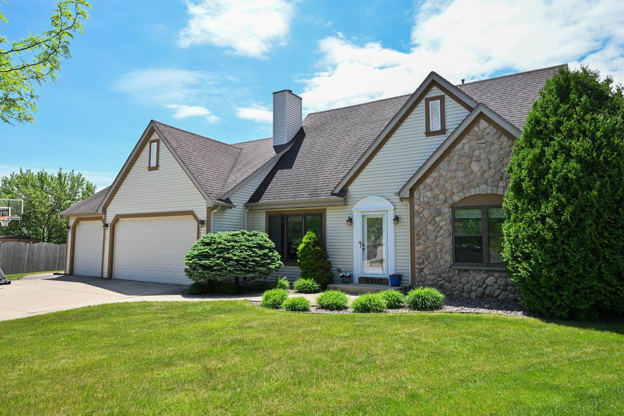 5507 28th St, Kenosha, WI 53144
