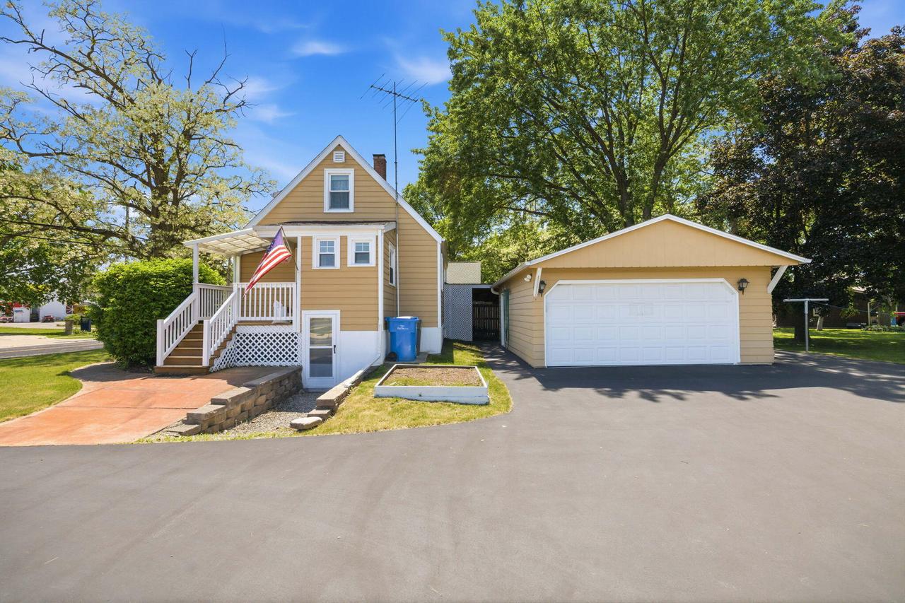 1178 N Fourth St, Watertown, WI 53098