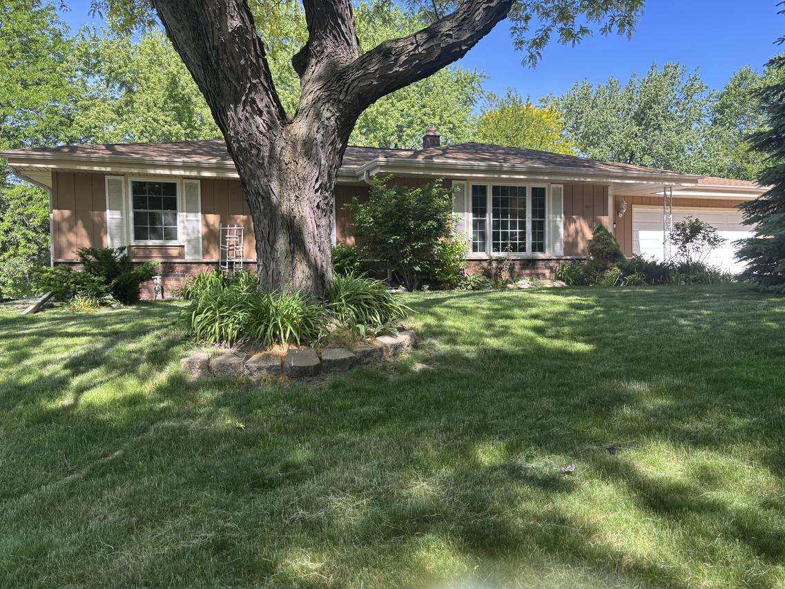 506 Cheyenne Dr, Waukesha, WI 53188