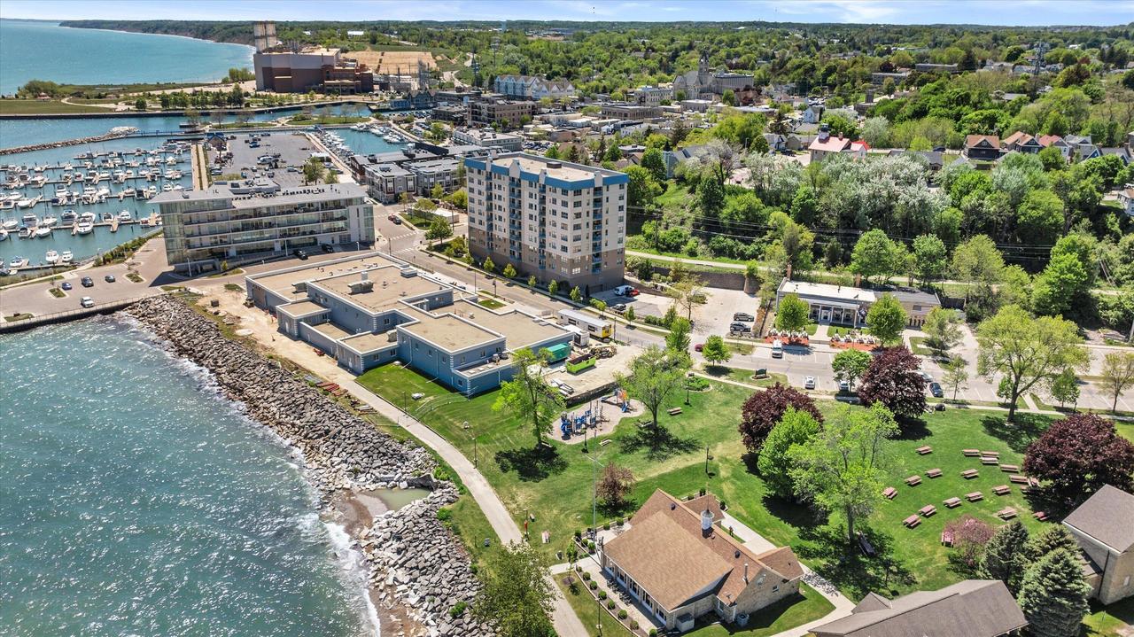 415 N Lake St #203, Port Washington, WI 53074
