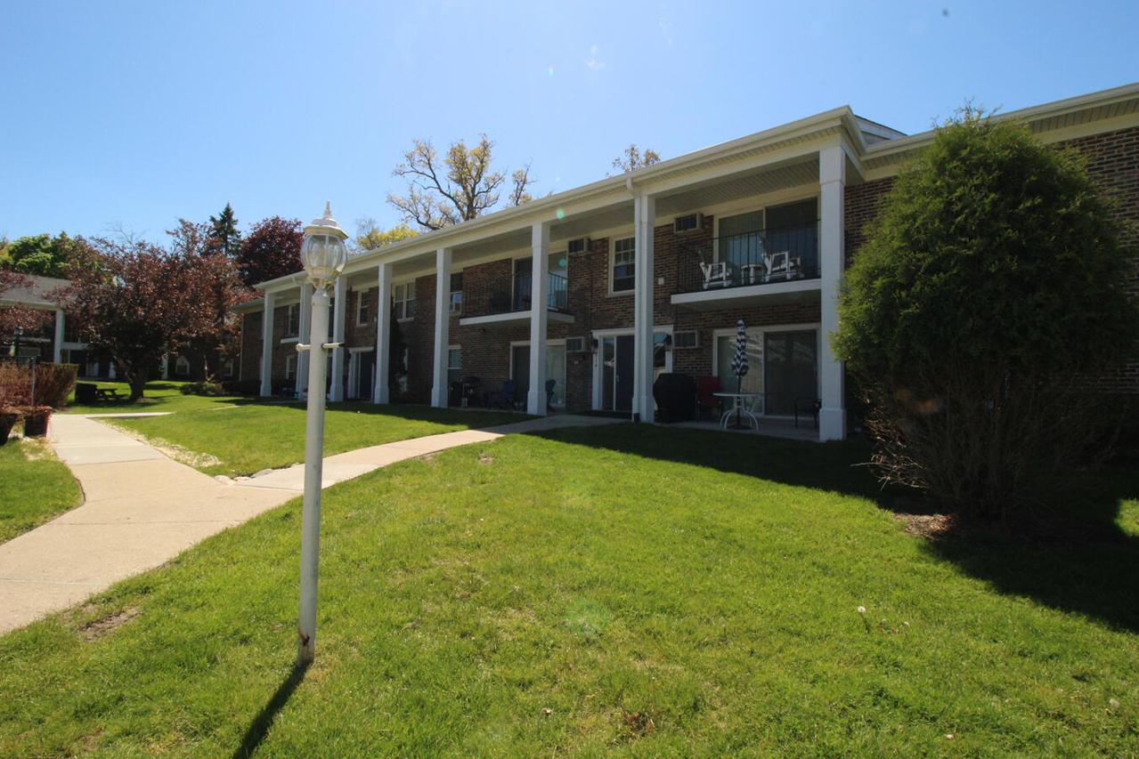 118 Evelyn Ln #D, Lake Geneva, WI 53147