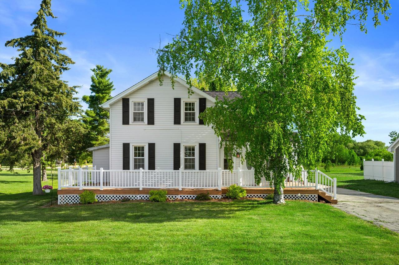 808 E Fitzsimmons Rd, Oak Creek, WI 53154