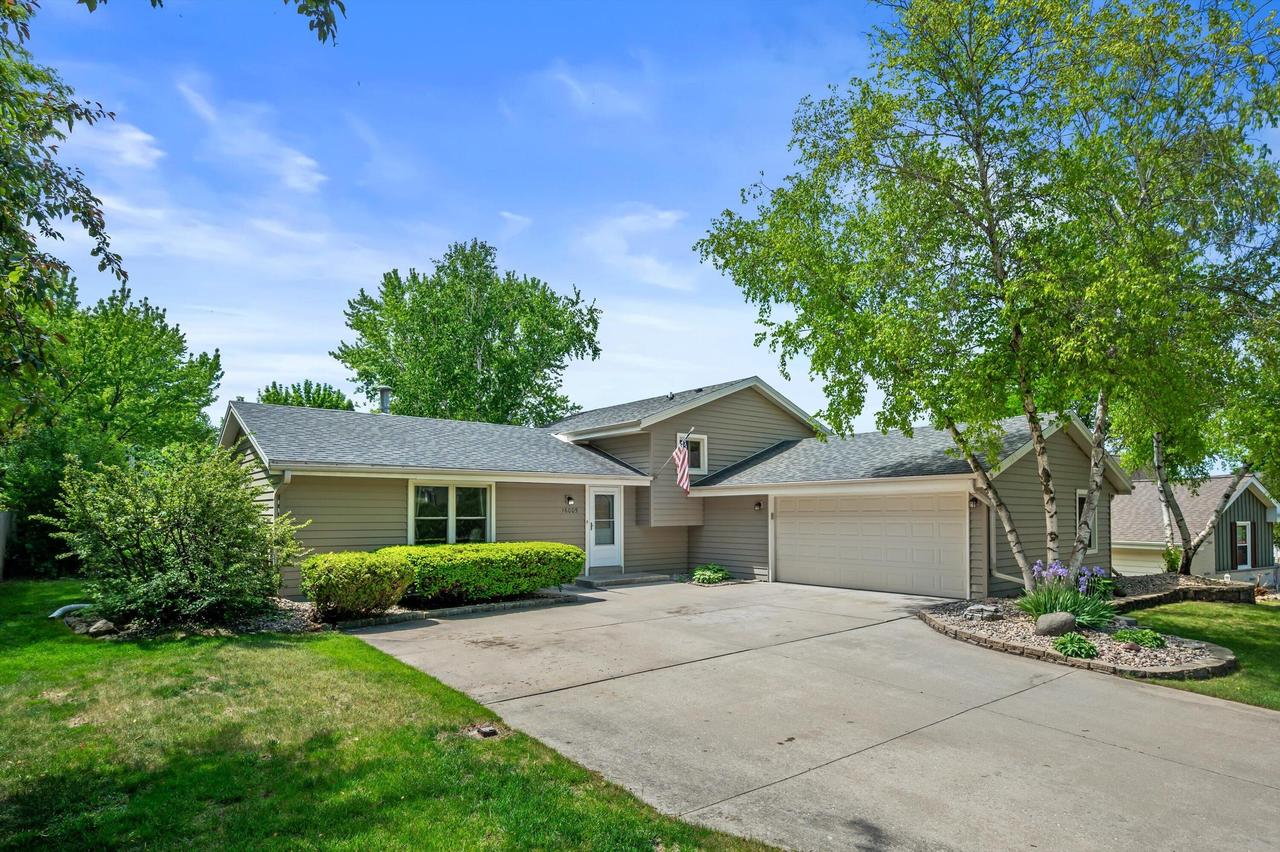 16005 W Allison Dr, New Berlin, WI 53151