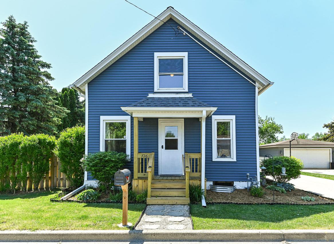 726 High St, Union Grove, WI 53182
