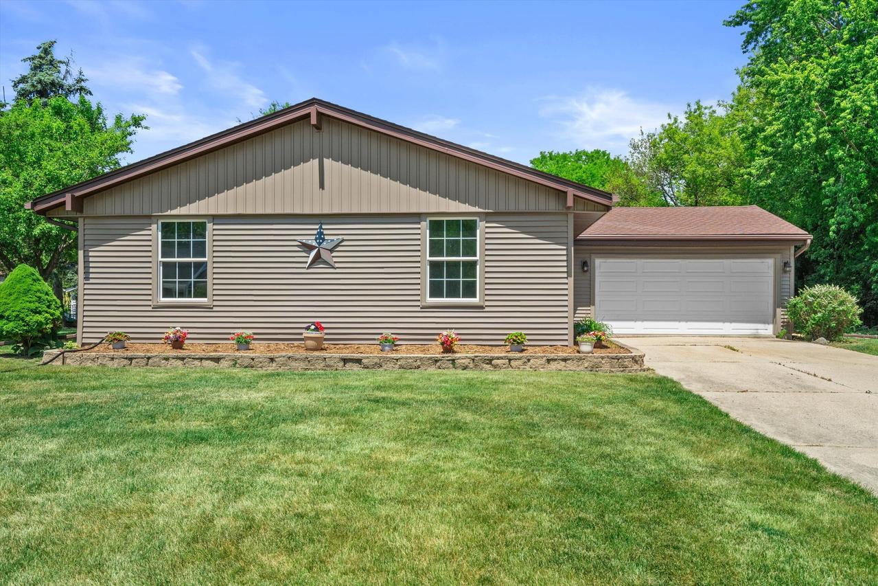 S104W20472 Tina Dr, Muskego, WI 53150