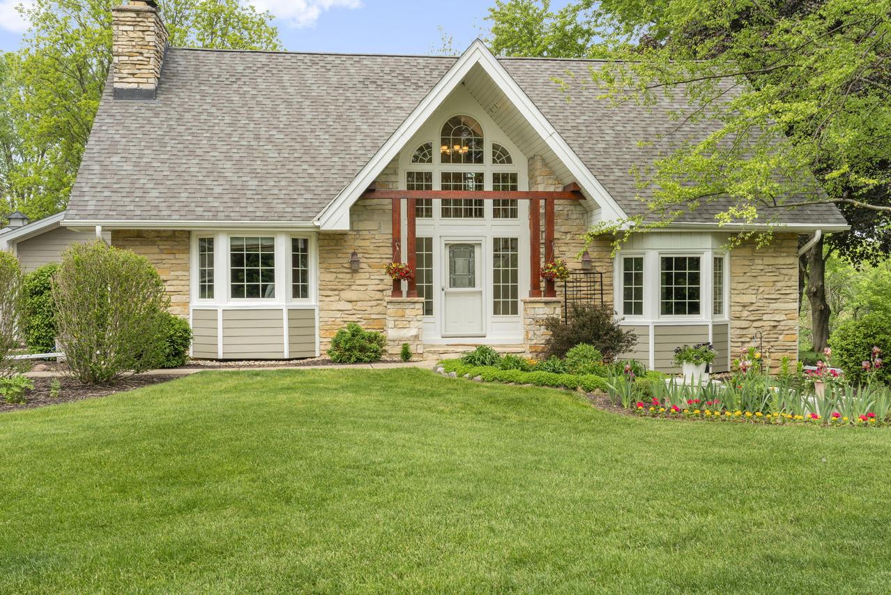 N24W26730 Accent Ct, Pewaukee, WI 53072
