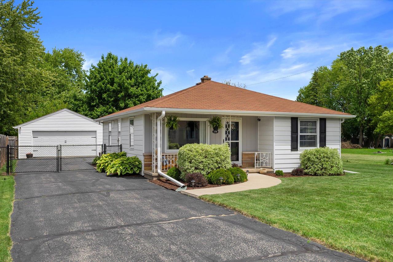 1438 Johnson Ave, Caledonia, WI 53402