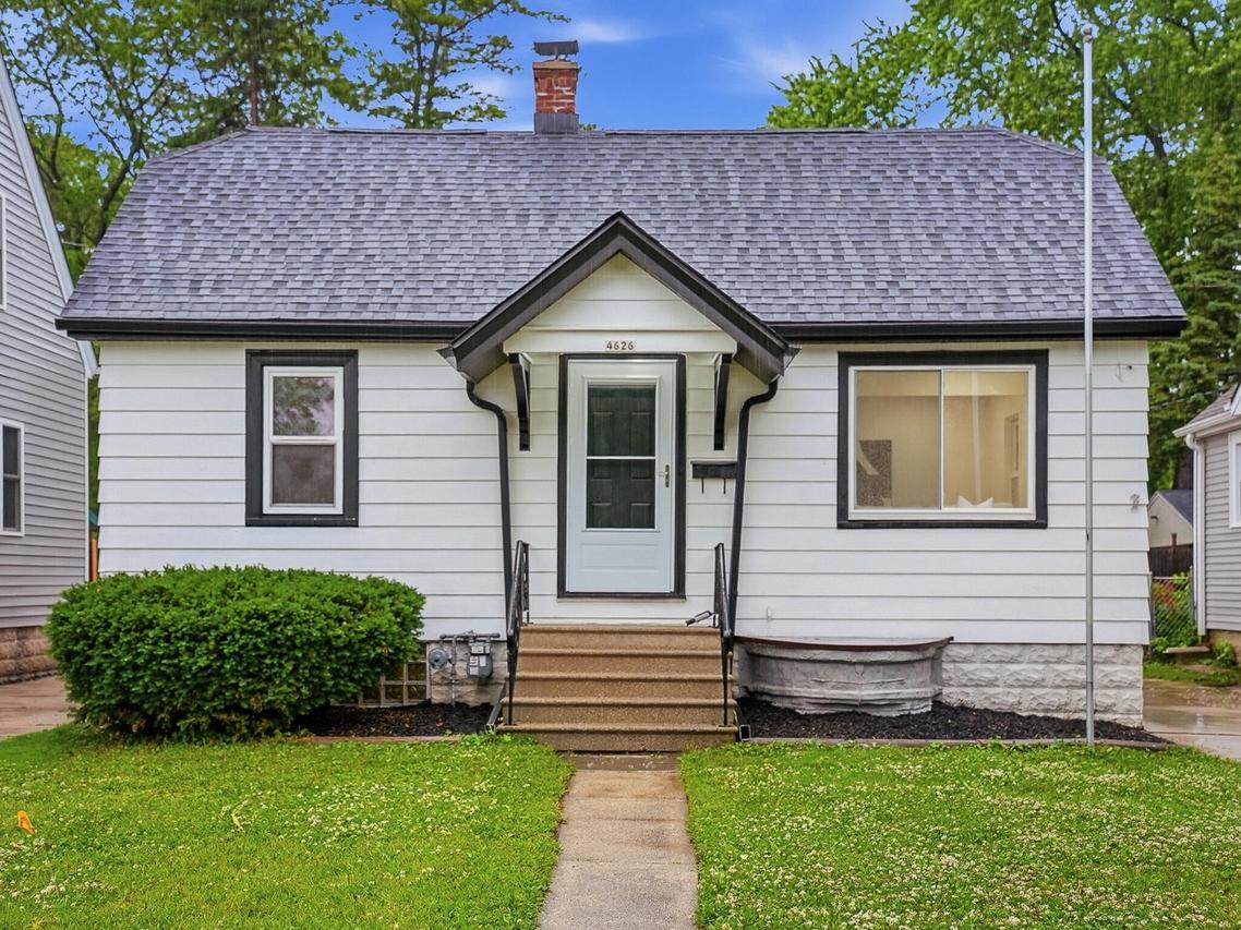 4626 N River Park, Glendale, WI 53209