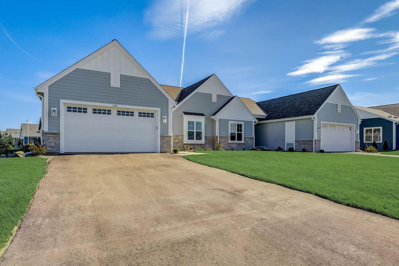 1374 Prairie Creek #19C, Oconomowoc, WI 53066