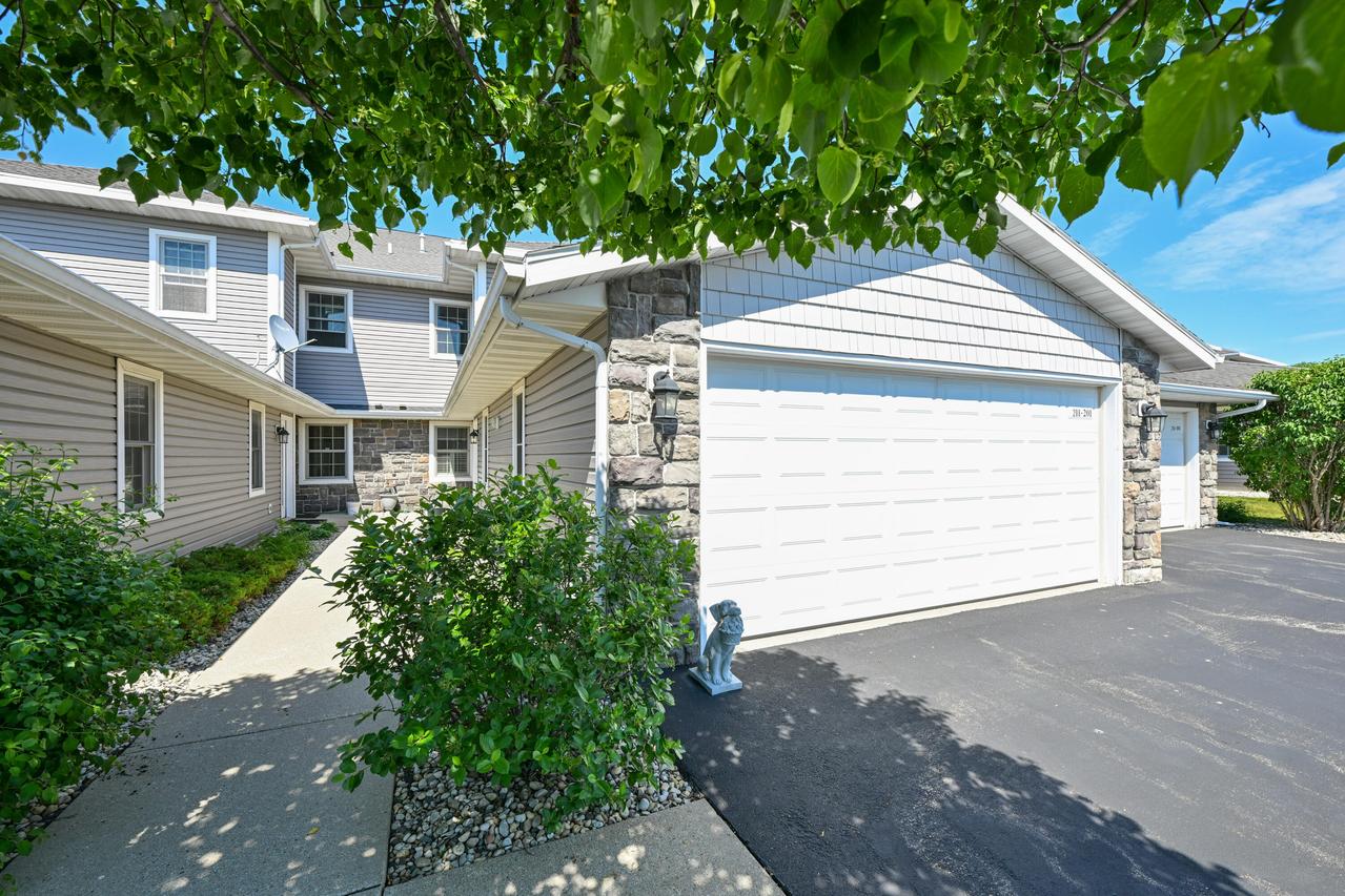 208 Potter Rd #201, Elkhorn, WI 53121