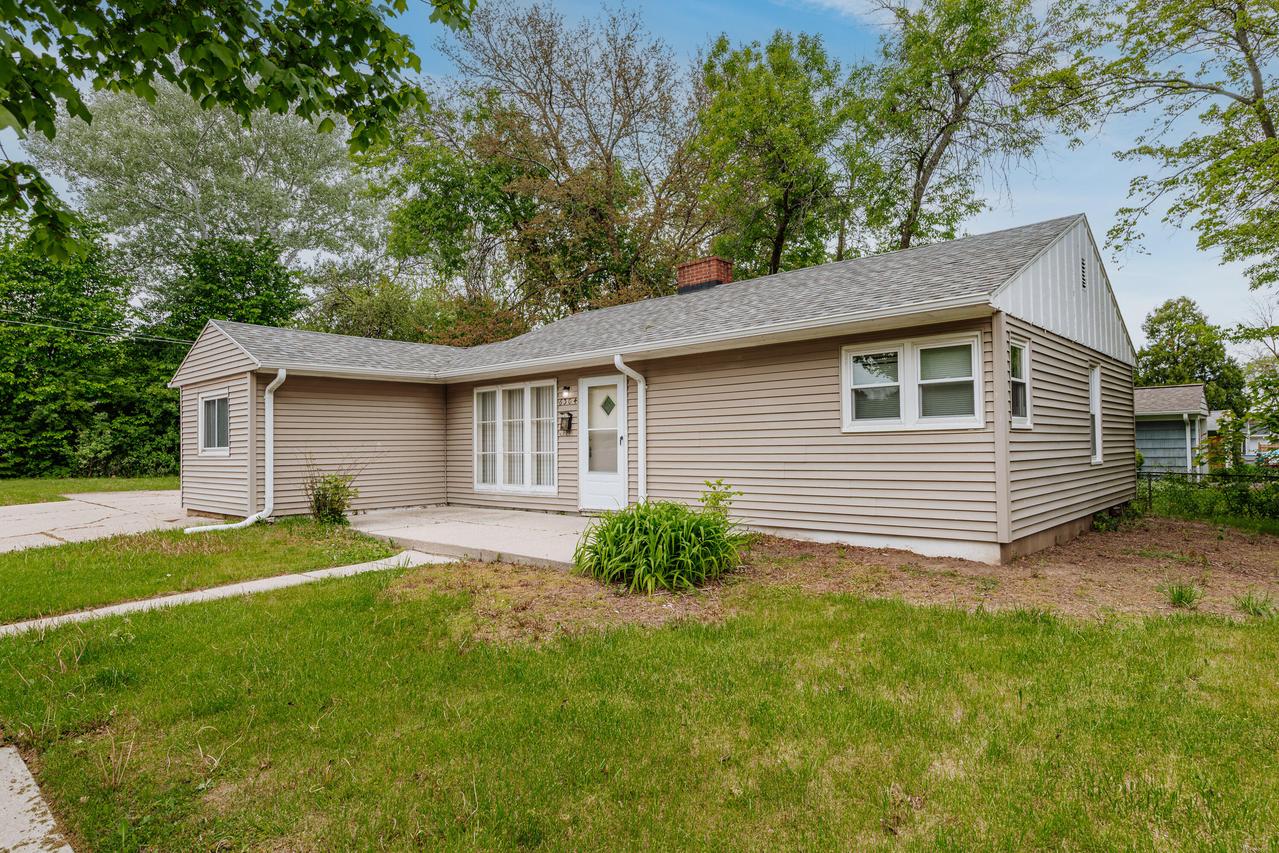 6304 W Nash St, Milwaukee, WI 53216