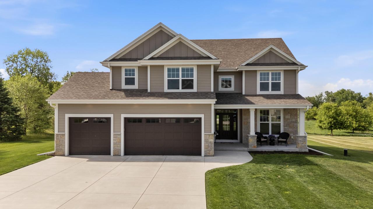 2901 Loretta Ln, Barton, WI 53090