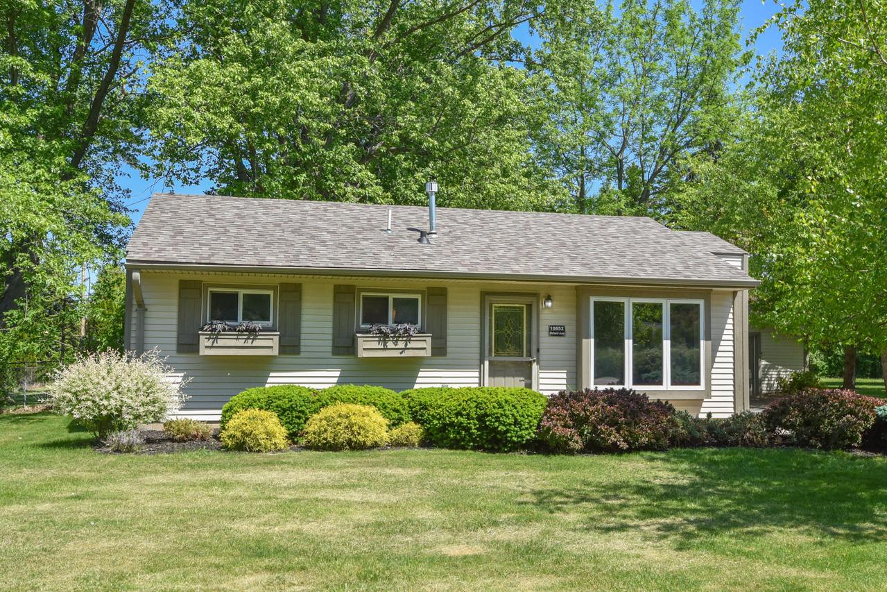 10852 S Richard Rd, Oak Creek, WI 53154