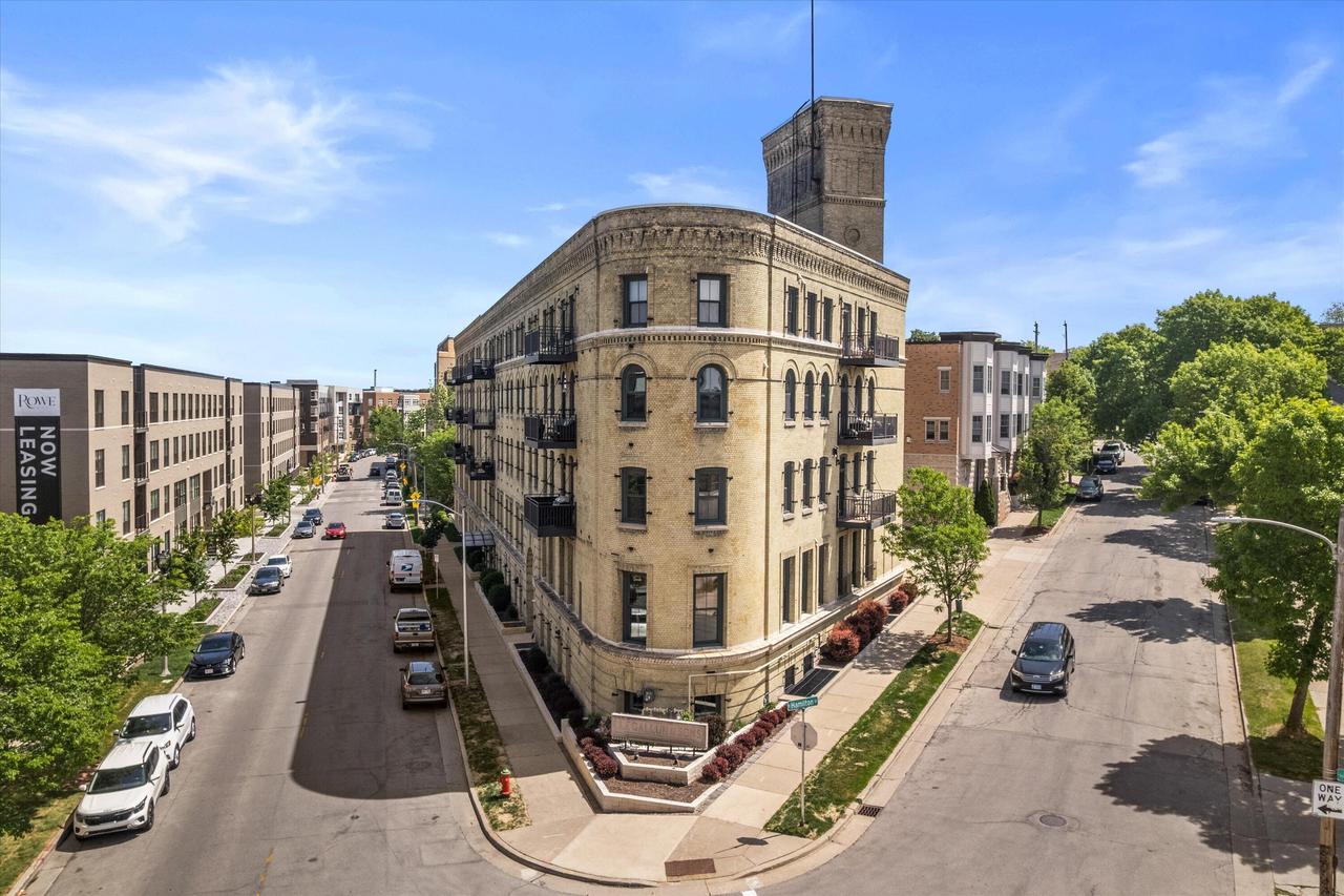 1818 N Water St #303, Milwaukee, WI 53202