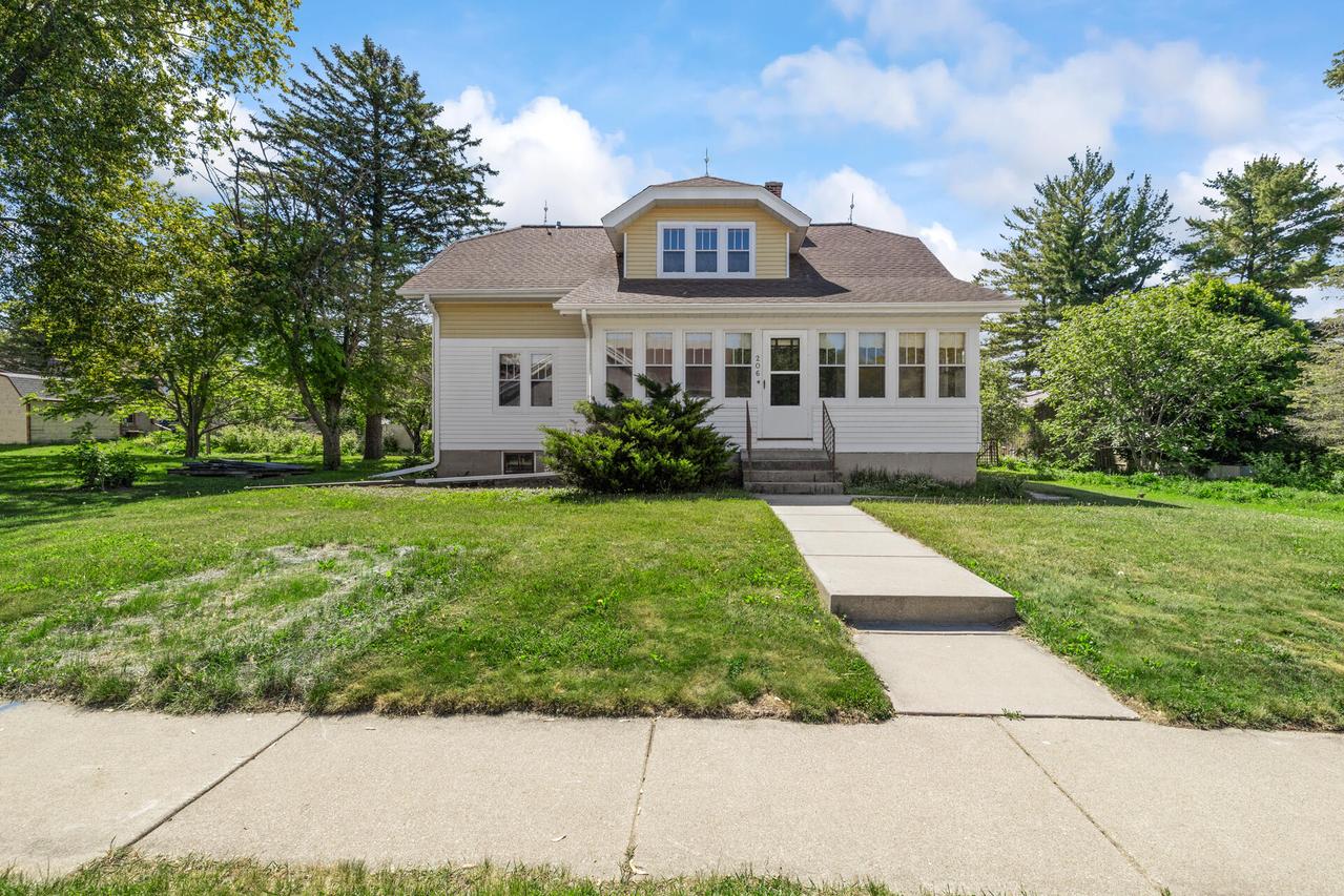 206 Oak St, Slinger, WI 53086