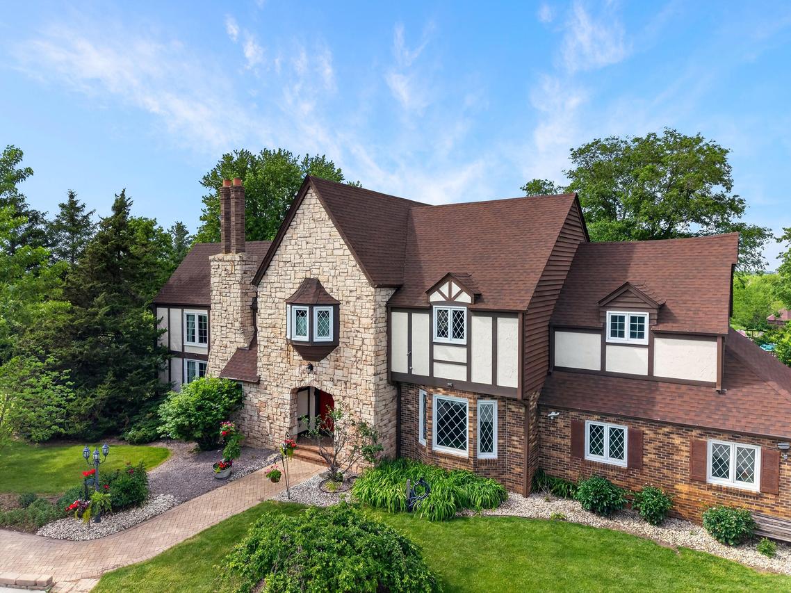 17800 Burlington Rd, Paris, WI 53182