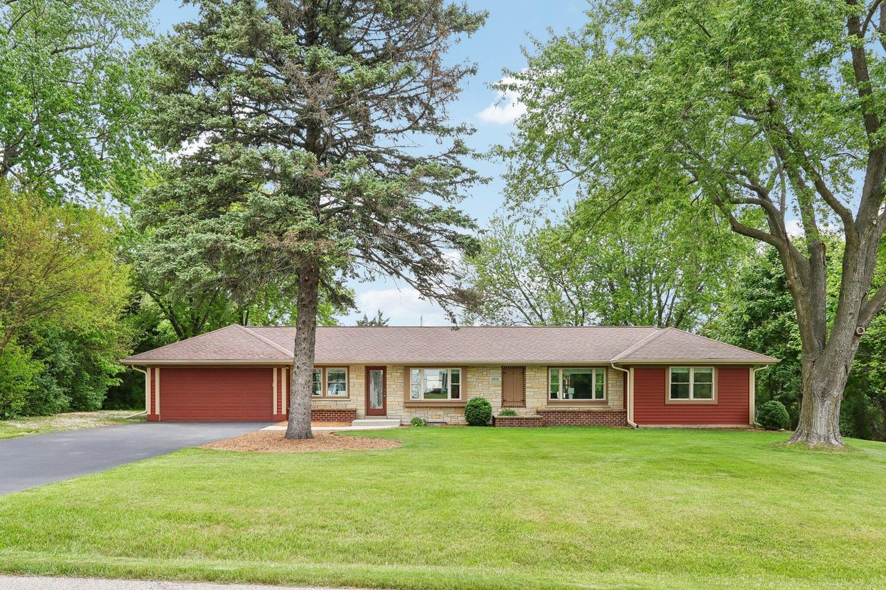 1010 Rolling Green, Brookfield, WI 53186