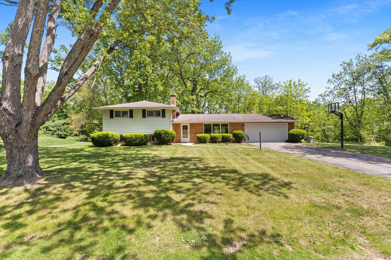 1940 Woodland Dr, Raymond, WI 53108