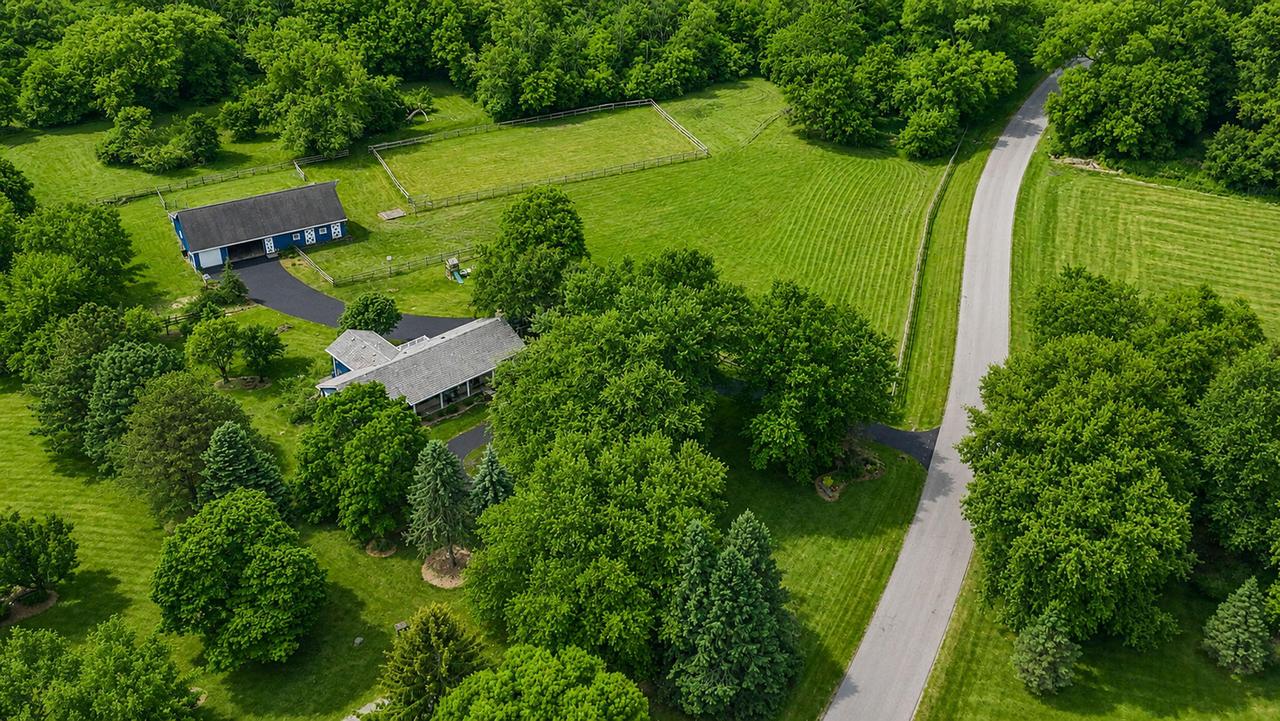 N7W29615 Thames Ct, Delafield, WI 53188